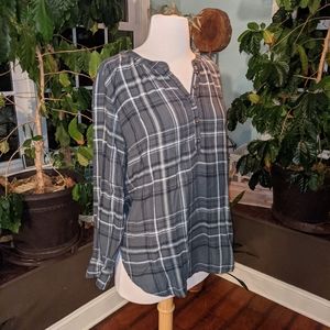 Universal Thread Olive and Cream Plaid V-Neck Med